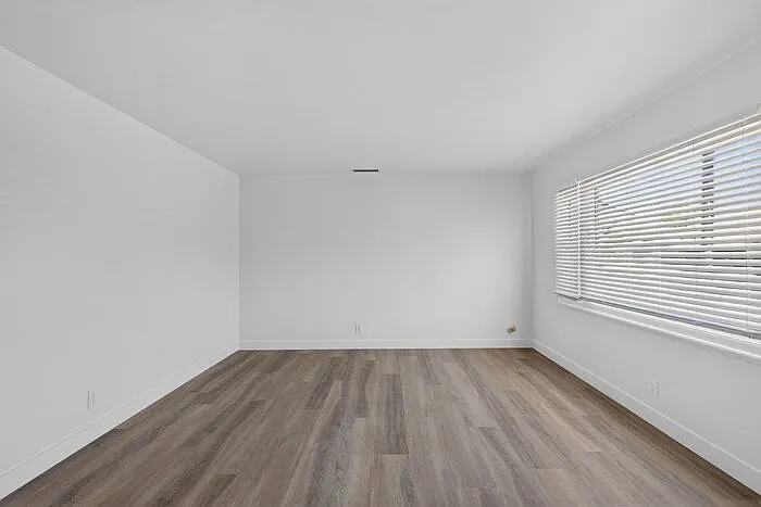 421 Webster St — Photo 7