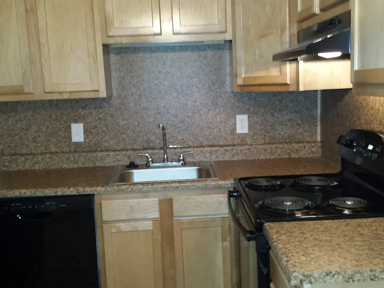 LAVINIA GARDENS APARTMENTS — Photo 2