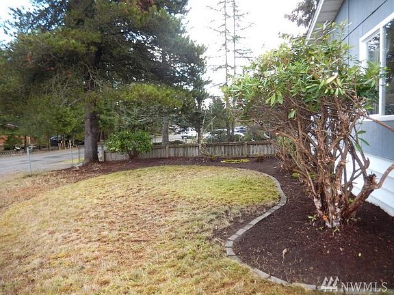 4th image of 13706 215th Ave E