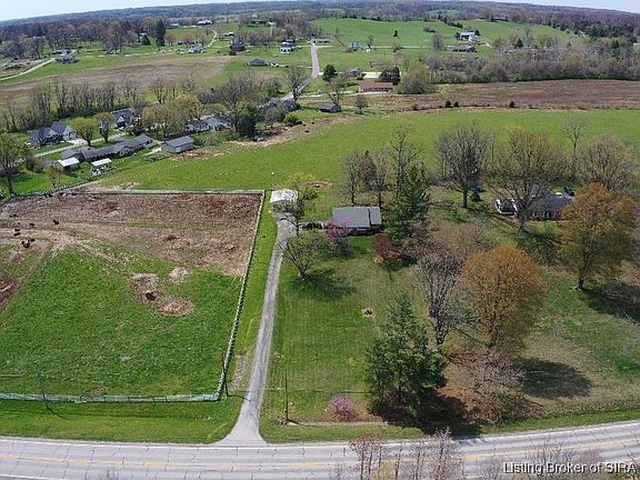 4th image of 1658 N State Road 135