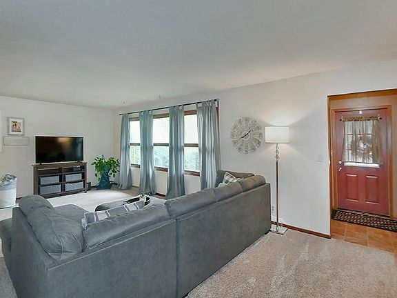 4th image of 626 14th St SE