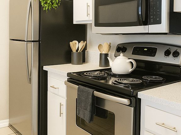 3rd image of 1731 Pine St #2-304