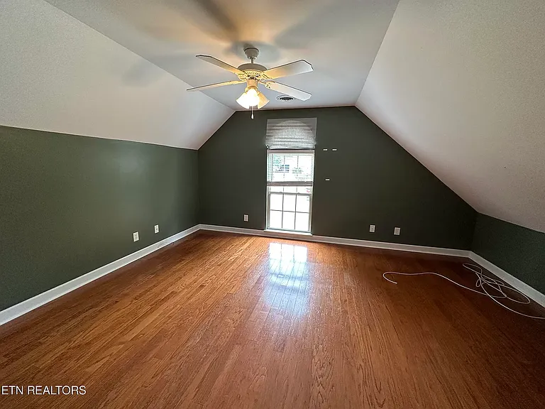 10806 Modesto Ln — Photo 13
