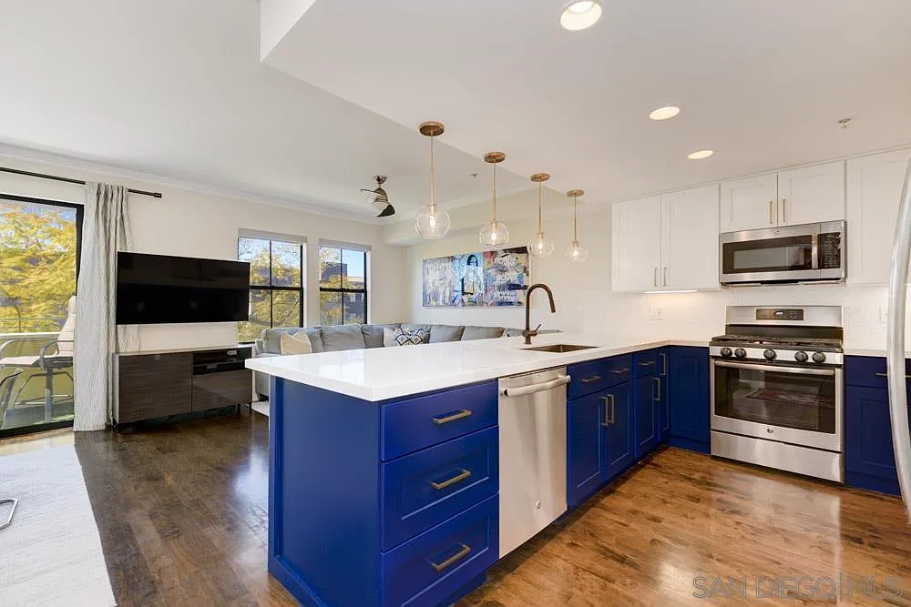 2 bed, 2.5 bath, 1270 sqft, $4,600 — Photo 2