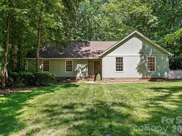 319 Kingsley Dr, Charlotte, NC 28270