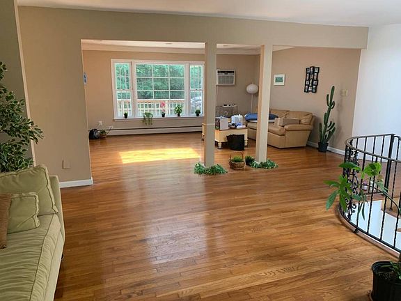 5th image of 68 Wilmington Dr