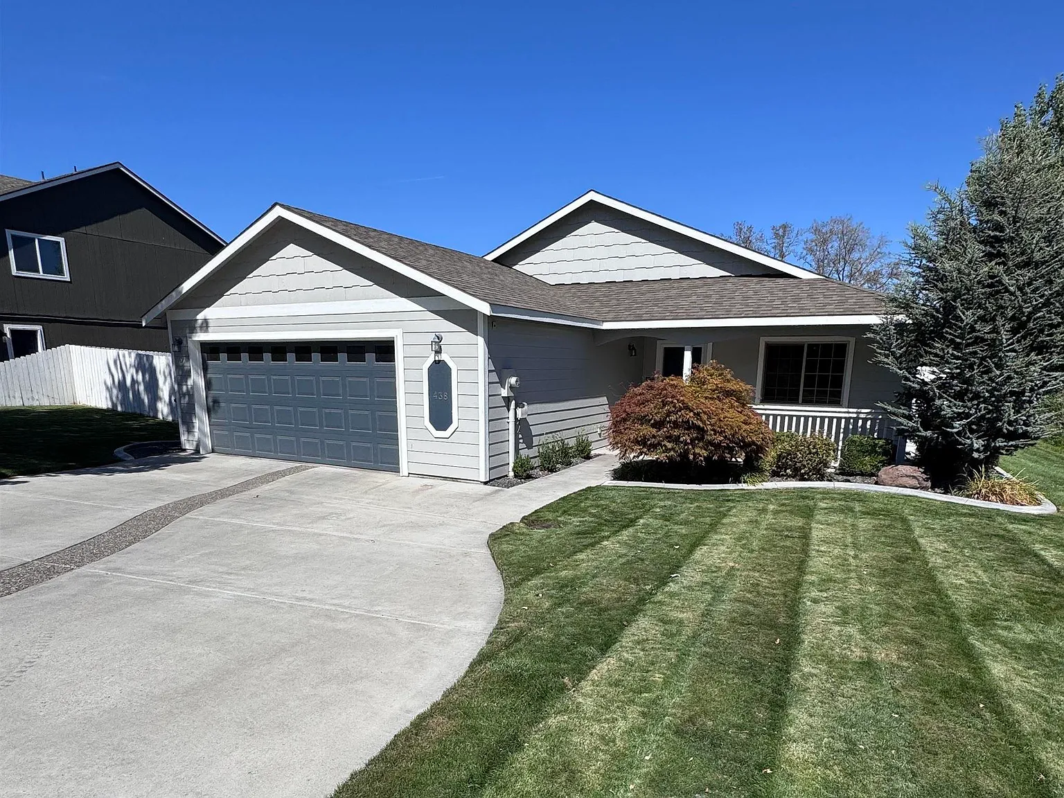 3 bed, 3.0 bath, 1704 sqft, $2,400 — Photo 1