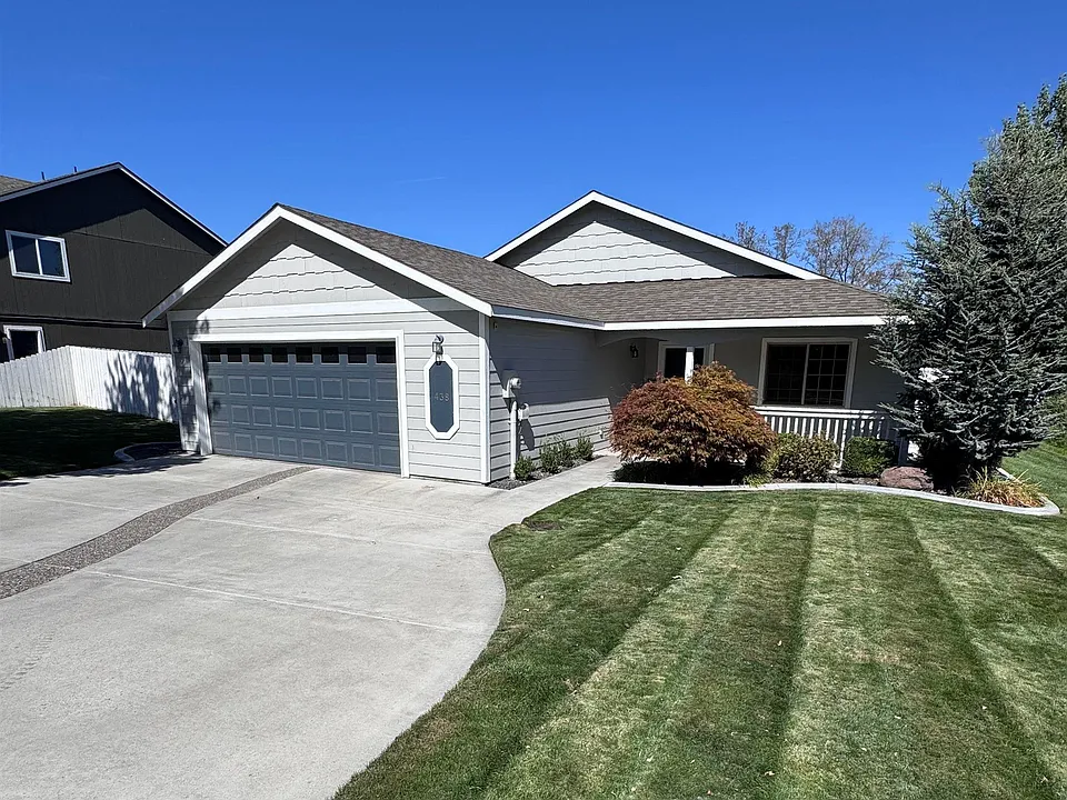 438 Charbonneau Dr