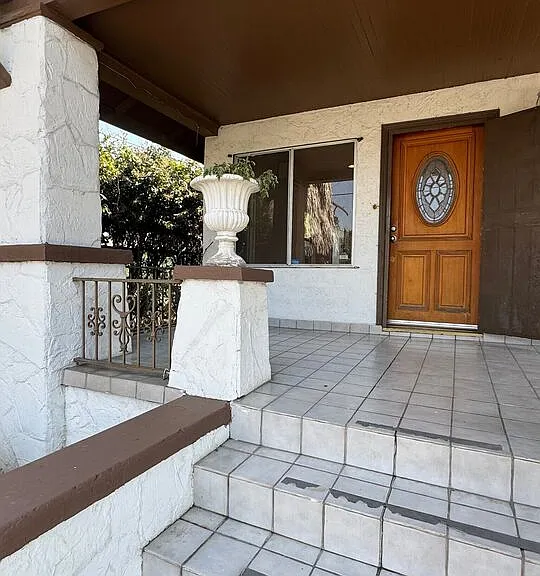 1536 N Mariposa Ave — Photo 5