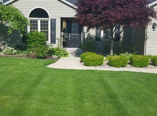 8854 Tamarack St, Temperance, MI 48182