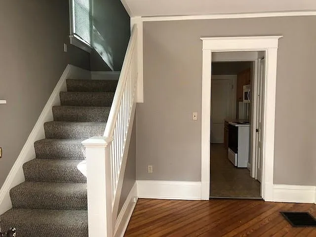 909 N Governor St — Photo 6