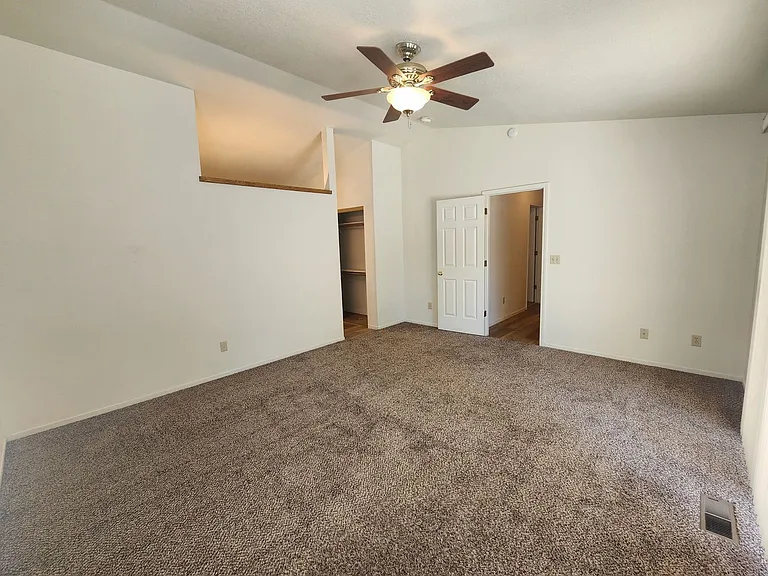 1007 Shadow Ln — Photo 17