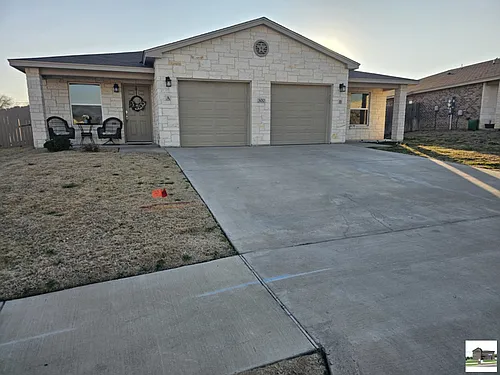 300 Lowes Blvd #B Photo 1