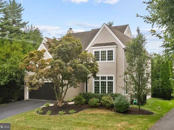 5002 Brittany Ln, Bryn Mawr, PA 19010