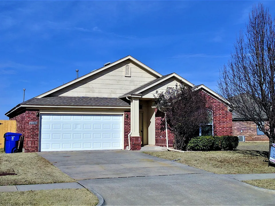 2821 E Lake Dr