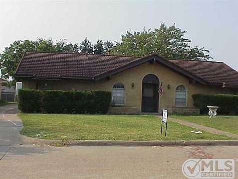 1st image of 1601 Paris Dr