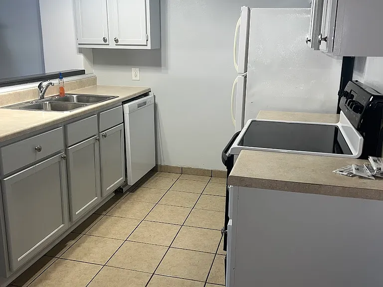 2105 W Lapham St #9 — Photo 4