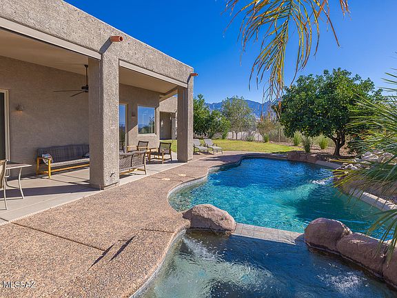 3rd image of 13665 N Placita Montanas De Oro