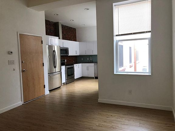 4th image of 2033 E Dauphin St #B