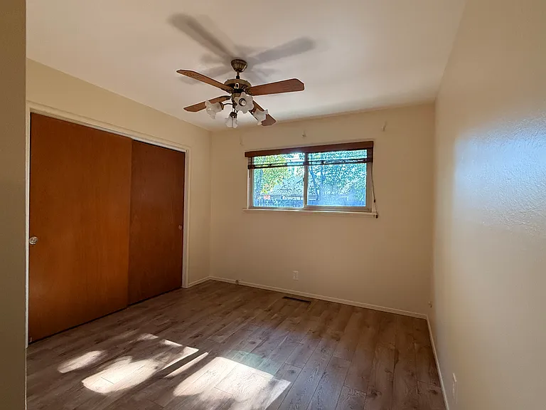 219 Grove Ave — Photo 9