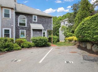 18 Harbor Hill Dr #18, Buzzards Bay, MA 02532