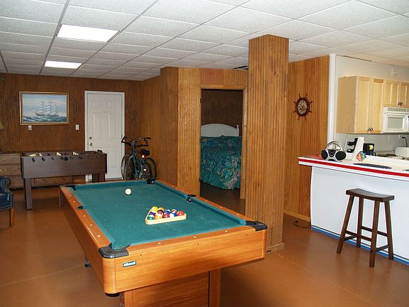 lower level gameroom / kichenette