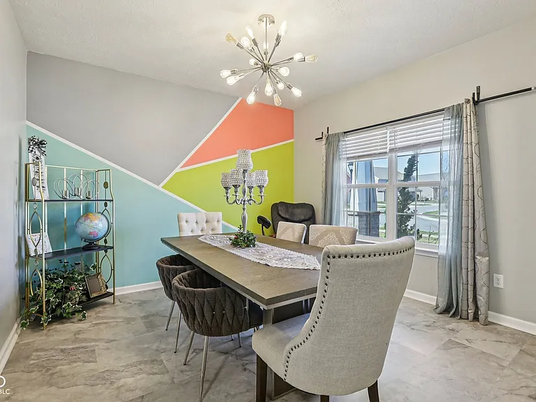 6673 Laurelwood Dr — Photo 5
