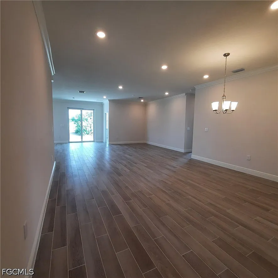5 bed, 3.0 bath, 2561 sqft, $3,000 — Photo 4