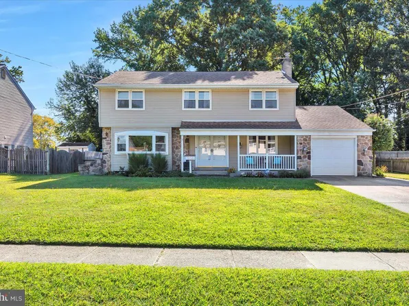 104 Heather Dr, Mount Laurel, NJ 08054