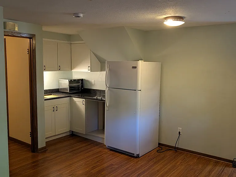 601 Clifford St #2 — Photo 5