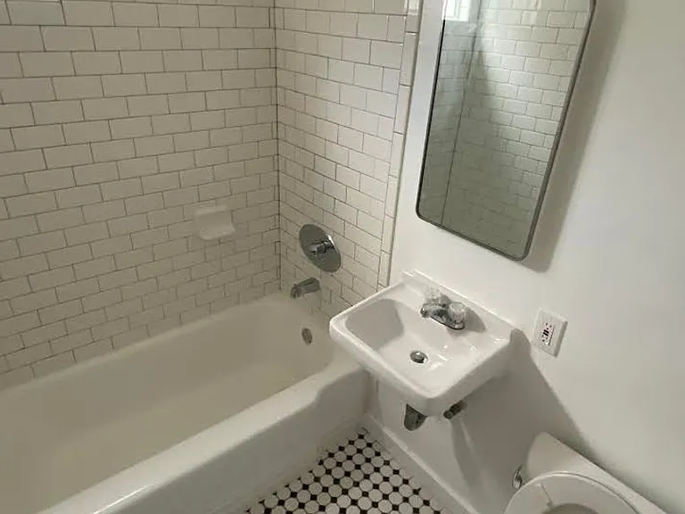 602 S Dunsmuir Ave — Photo 12