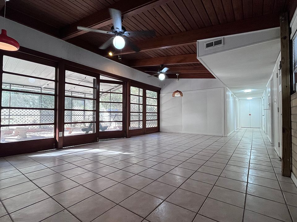 Open floor plan living / dining