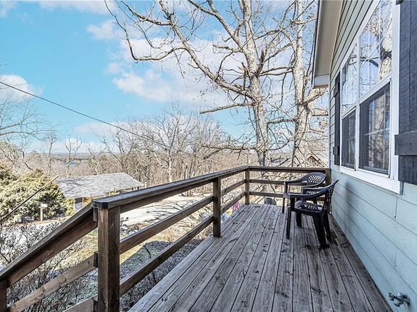 8004 Pine Ln, Rogers, AR 72756