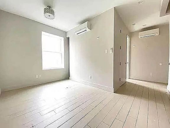 5th image of 272 W 139th St APT 4D