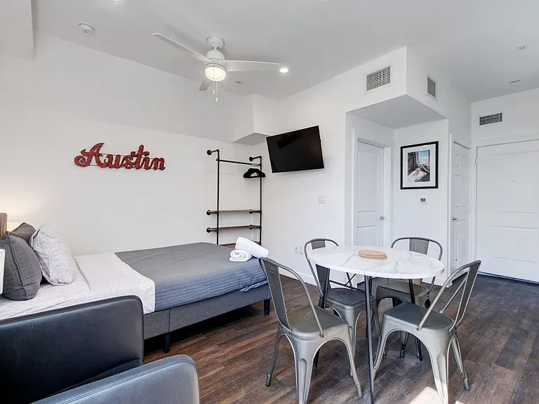 Avia Apartments — Photo 16