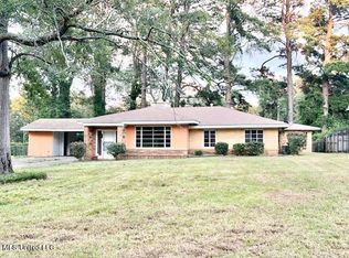 3938 Oakhill Dr, Jackson, MS 39206