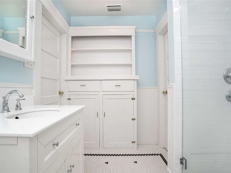 5049 Mount Royal Dr — Photo 11