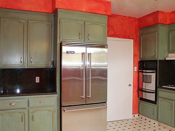 5th image of 319 Naples St