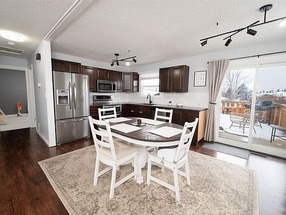 5th image of 154 E Rutherford Dr