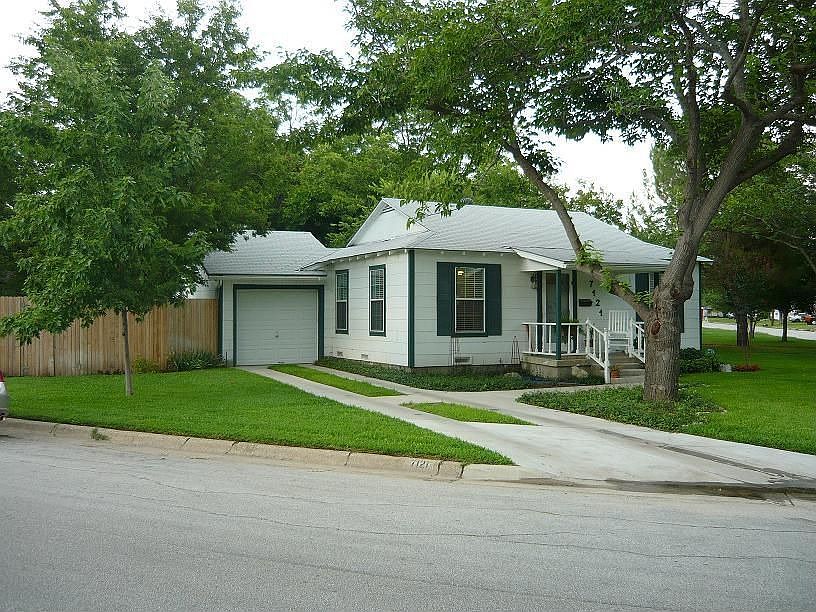 1st image of 7121 Maple Park Dr