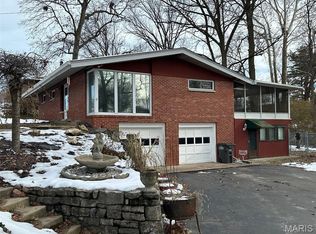 801 Stamper Ln, Godfrey, IL 62035