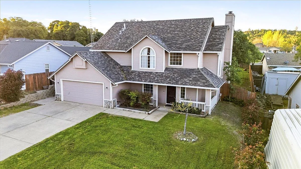 8205 Platinum Cir photo 1