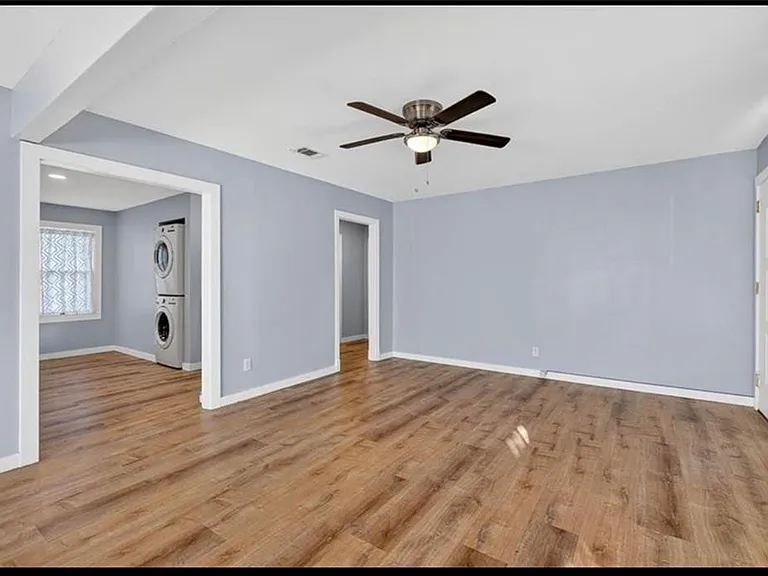 2329 Reynolds St — Photo 9