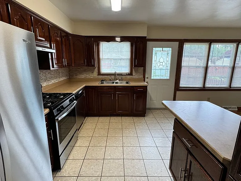 5001 Sampson Dr — Photo 6