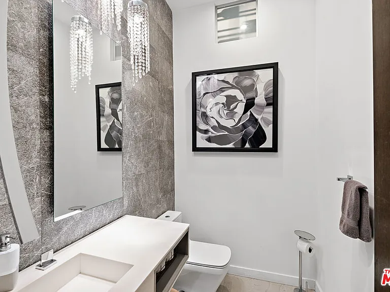 610 N Stanley Ave — Photo 36