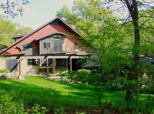 5 Hawk Ln, North Oaks, MN 55127