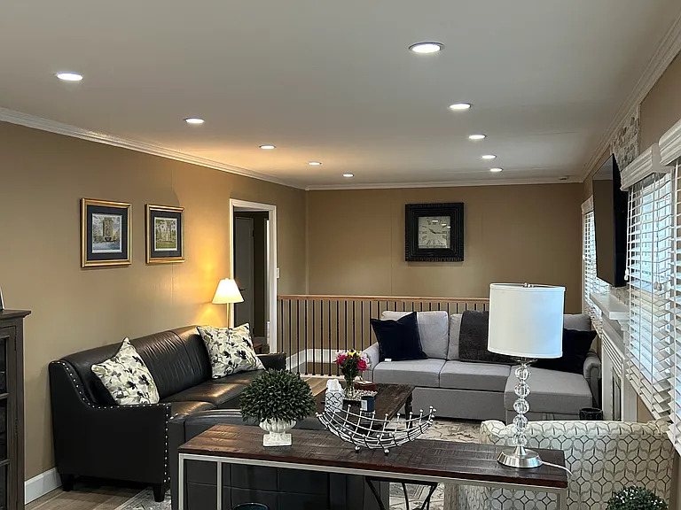 Lkiving area