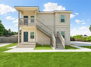 32 Ashton Cox Dr, Gretna, LA 70053