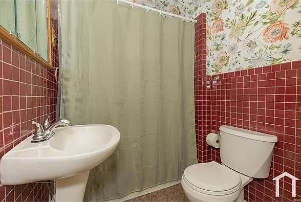 307 Richardt Ave — Photo 7
