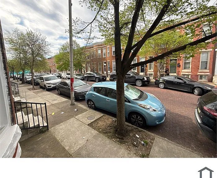 499 E Lorraine Ave — Photo 2